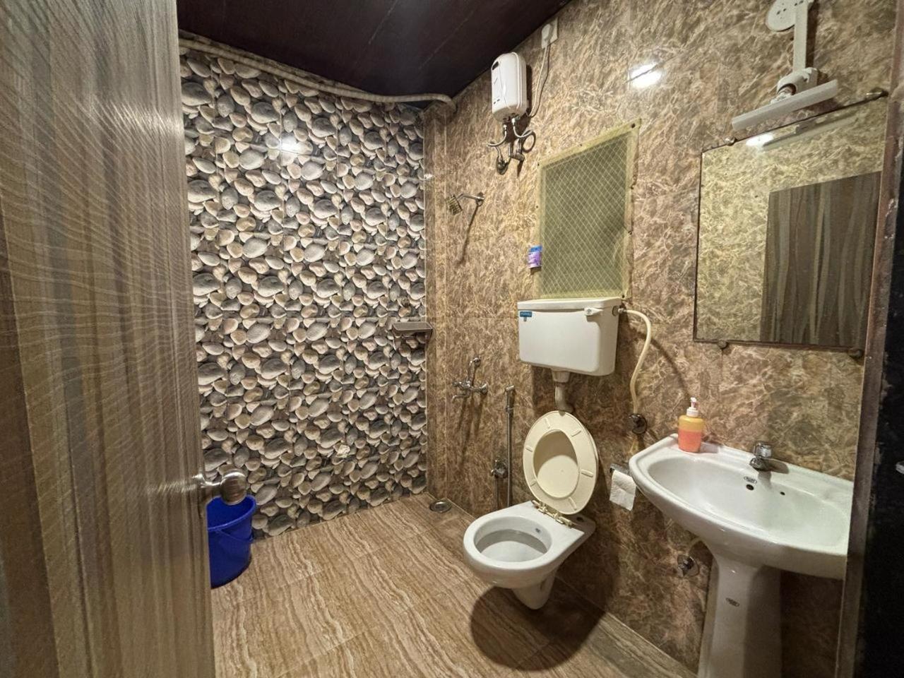 Rockdale Hotel & Resort ミーラー・バヤンダル エクステリア 写真