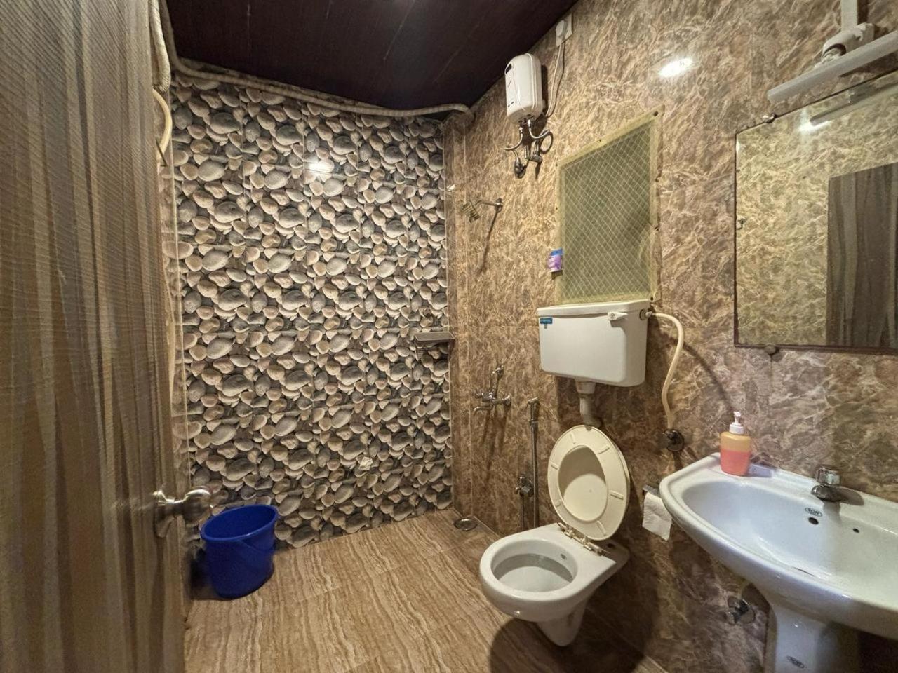 Rockdale Hotel & Resort ミーラー・バヤンダル エクステリア 写真